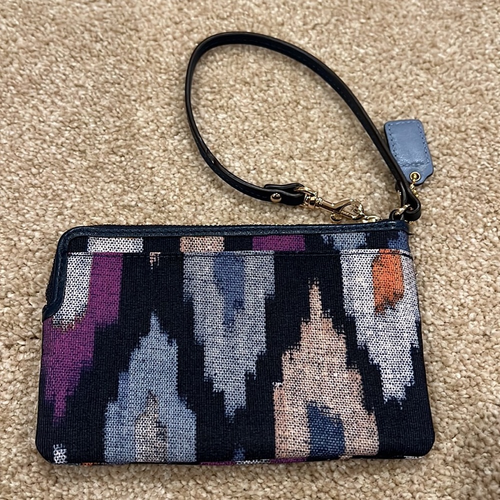 Coach wristlet - Picture 4 of 12
